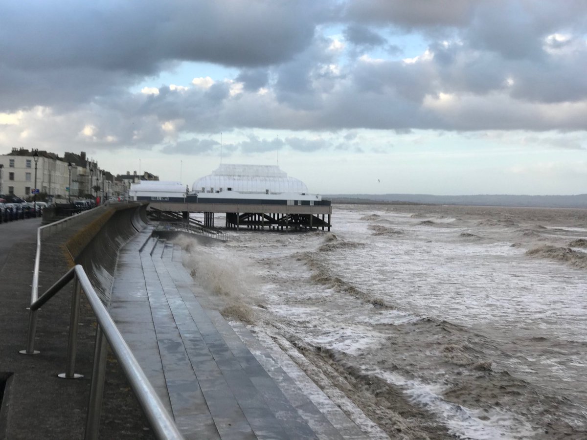 DanielJ12749214's tweet photo. Burnham on sea this mornings high tide #tidetime https://t.co/rpkrpiVyh7