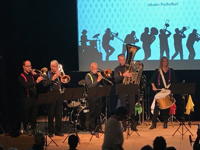 Gisterenavond: negen puike muzikanten, totaal uitverkocht, enthousiast publiek, mooi succes voor Peter Prikkel's Trombone Spektakel