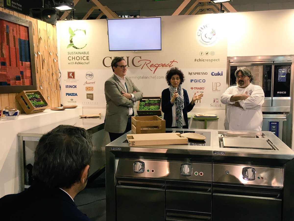 ChicChefs's tweet photo. La domenica di #chicrespect con @MarcoColognese e Nicola Trentin: cosa c'è di meglio di iniziare la giornata con il profumo di pane? #ChicChef#gicocucine #buongiorno https://t.co/5vZXxyzGY0