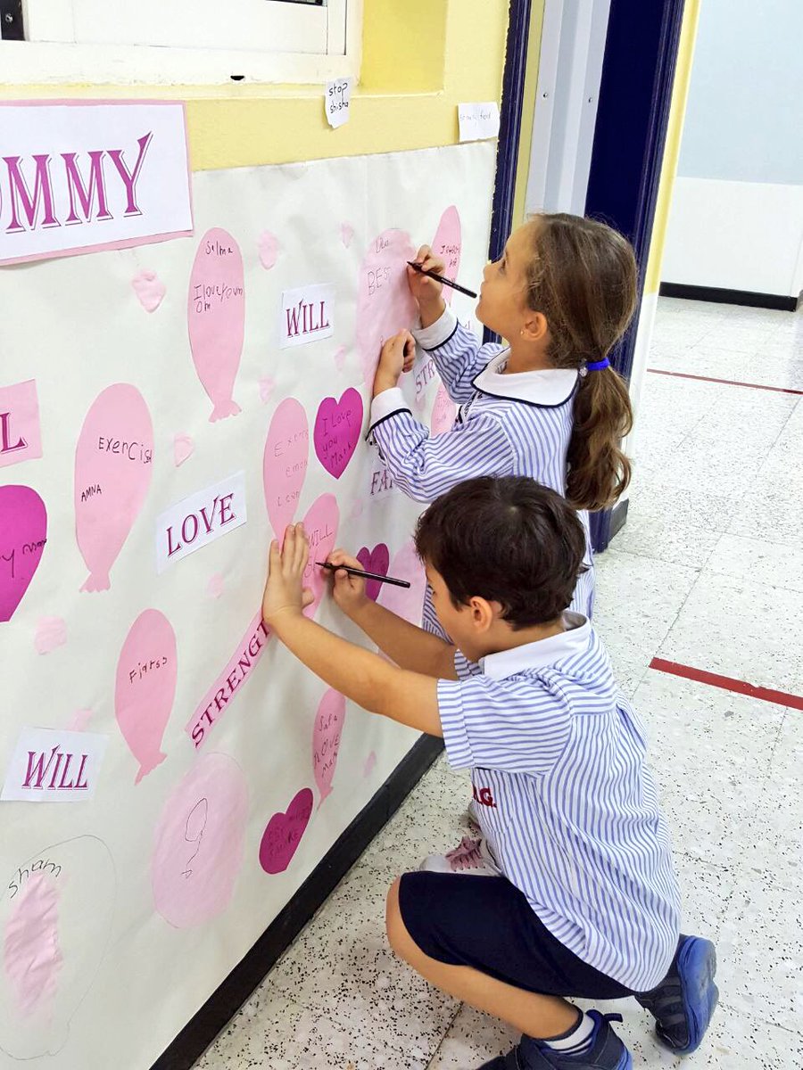 Mawakeb_Barsha's tweet photo. Our sts spread msgs of love & support for the #fighters & the #survivors! #pinkday17 #BreastCancerAwarnessMonth https://t.co/5u7PTsy8k7