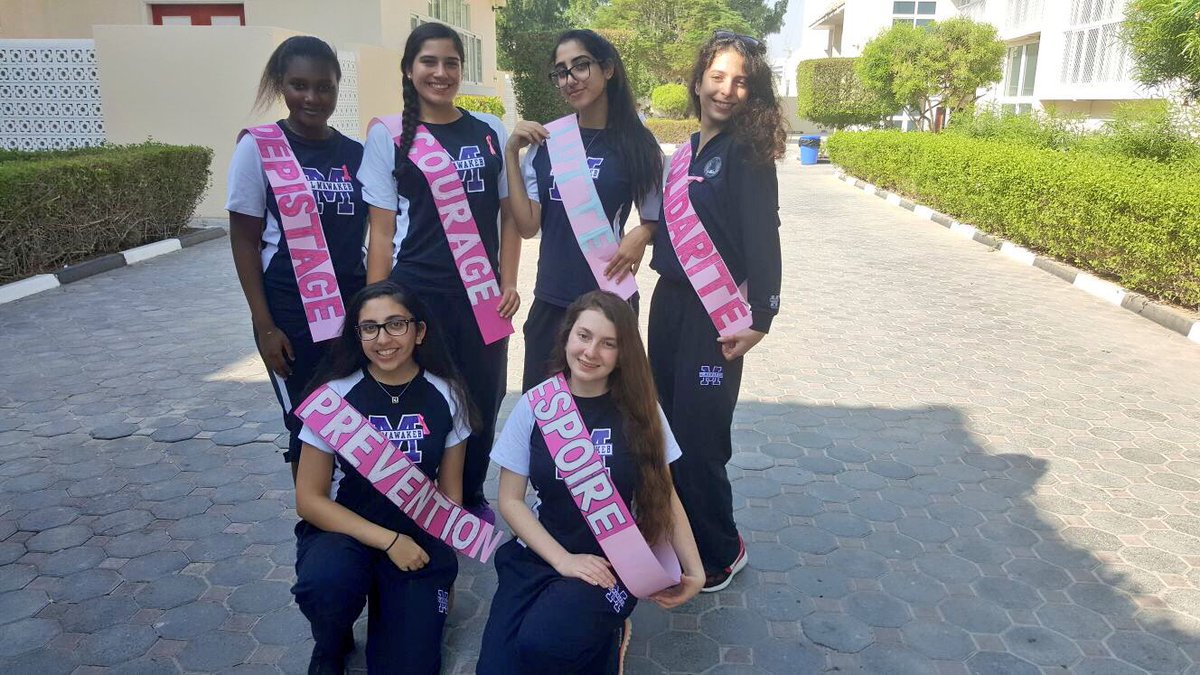 Mawakeb_Barsha's tweet photo. Our sts spread msgs of love & support for the #fighters & the #survivors! #pinkday17 #BreastCancerAwarnessMonth https://t.co/5u7PTsy8k7