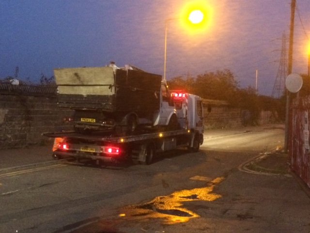 MPSEnfield's tweet photo. In an attempt to combat fly tipping, NTT have siezed a vehicle for unsafe load and arrested a male for disqualified driving. #SpaceFor1 https://t.co/QhHIaUV2UT