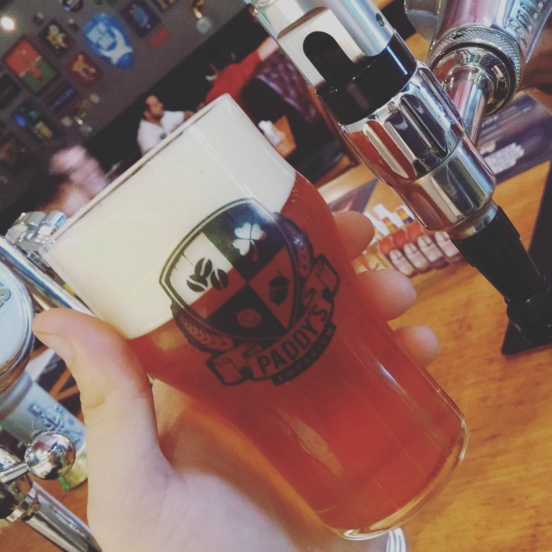 Natal_Shopping's tweet photo. Não faltam opções de chopps especiais no #paddysemporium! Esse é p Chopp Ekaut APA. Não conhece? Vem provar! https://t.co/lTbSzirrC4