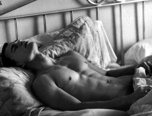 Drake16gf's tweet photo. #maninbed https://t.co/4Ju5BuSFUg
