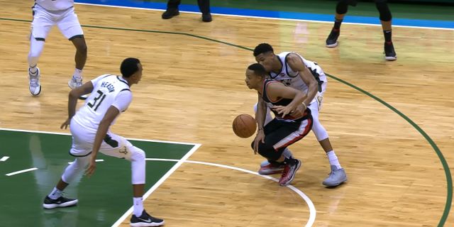 ICYMI: The @NBA Steal of the Night by @Giannis_An34!  #FearTheDeer https://t.co/8h7lj2Grrj
