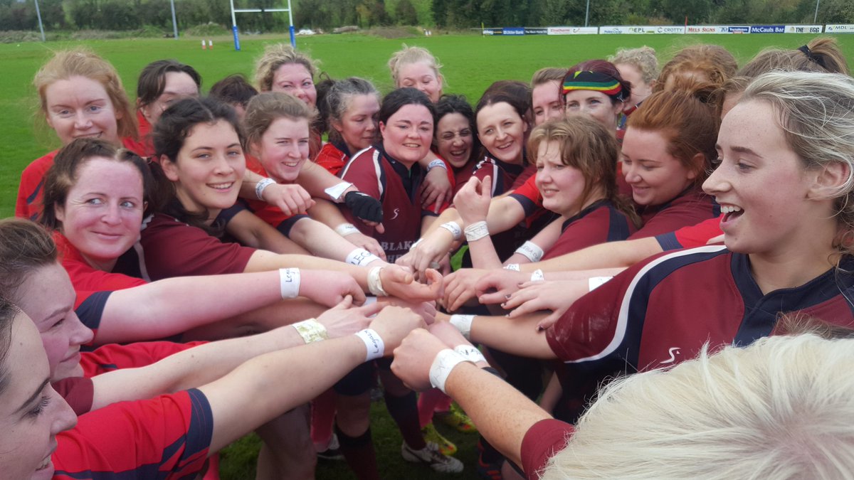 ErfcLadies's tweet photo. We might have had a hard battle on the pitch but off we are united. #legacy #irfu #rugbyfamily https://t.co/3jyNmex3ZS