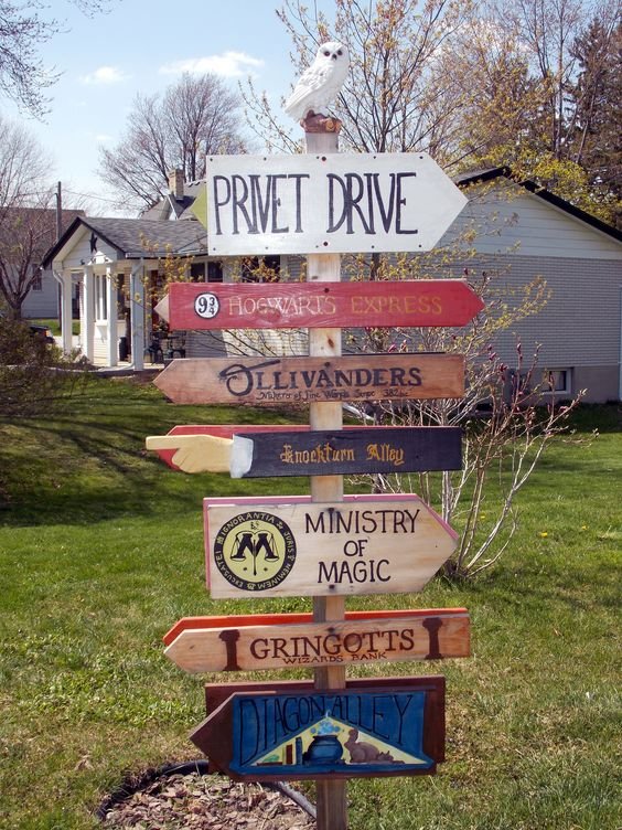 Wouldn't this sign be amazing next to a Little Free Library?
