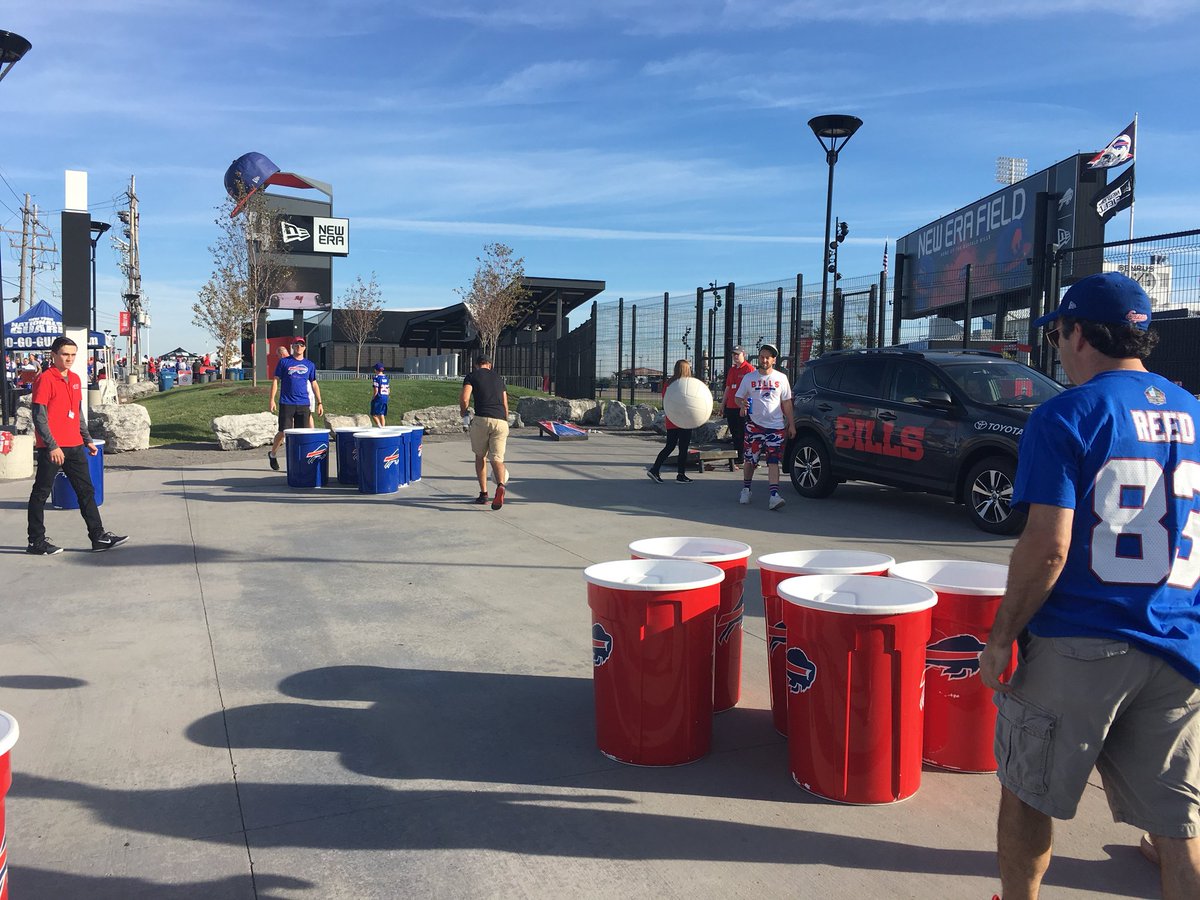 staylor111's tweet photo. Lots of food stuff and fun stuff and free stuff along the #Billevard! #Bills #TBvsBUF https://t.co/XNiQAnjg9m