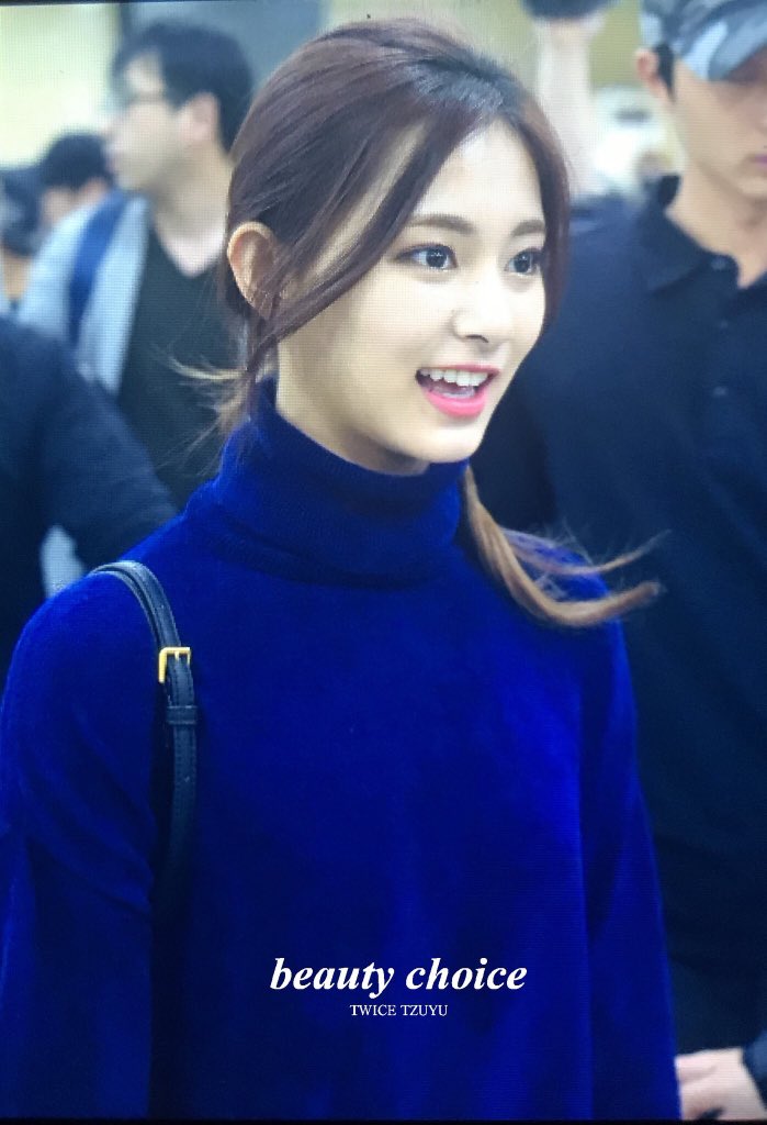 𝗗 Mina And Tzuyu Are Wearing Turtlenecks Arrrrrrggghhh My Mitzu Hearteu Twice 트와이스 Mina Tzuyu 미나 쯔위 Photos Are Not Mine Ctto T Co D7etqi3nsu