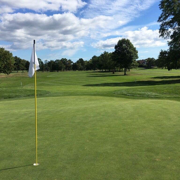 It's another gorgeous Fall day! You should be playing golf. 🇺🇸⛳