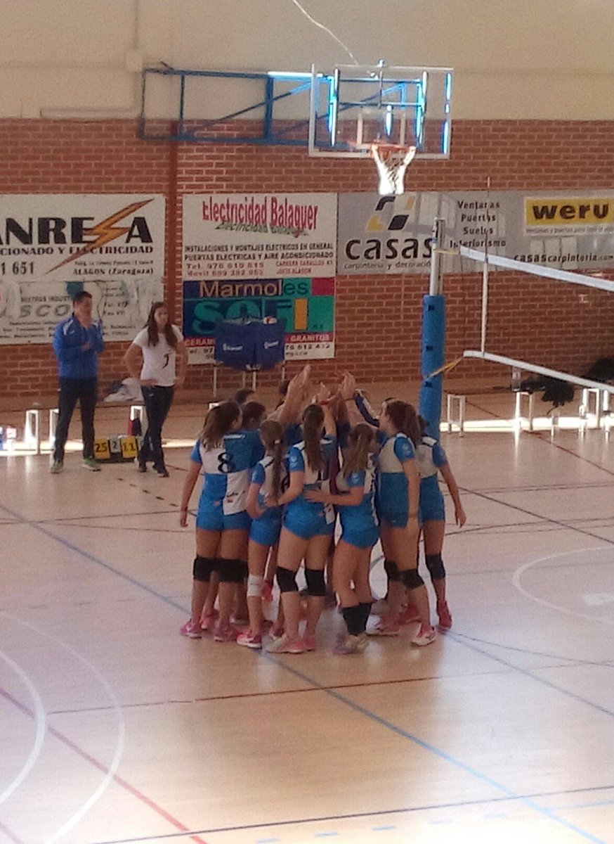 vbalagon_inf's tweet photo. Primer partido de liga con victoria por 3-0 de las Villanas vs Estrella Oliver.
Gracias a Alagon Sport por las camisetas y a toda afición. https://t.co/DSzp3Zm5SR