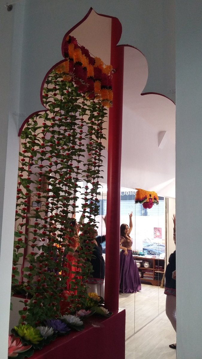 BollyDeewani's tweet photo. #Evjf #Bollywood à la #BollyBox #SuperAmbiance @Paris #danse https://t.co/7JvJECsR3M