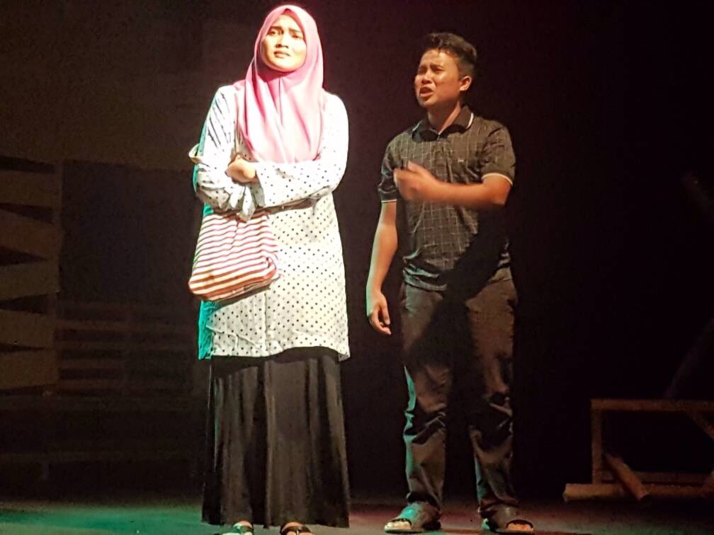 diamondsurayaa's tweet photo. #cintaterhalang #FTKLS2017 https://t.co/F3ID0bkzMc