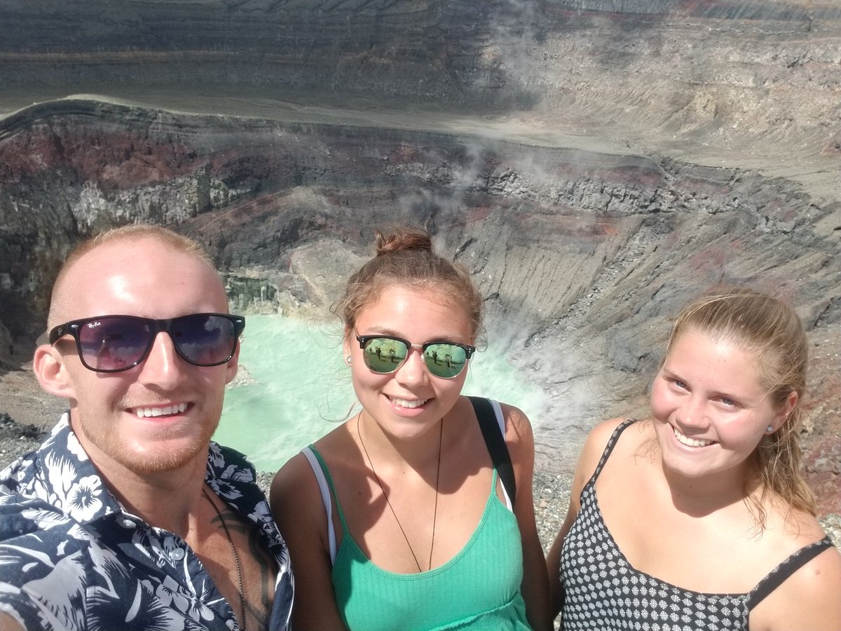 David_Lane91's tweet photo. Hiking up a live volcano #ElSalvador #swissgirls https://t.co/URJbN0OB1n