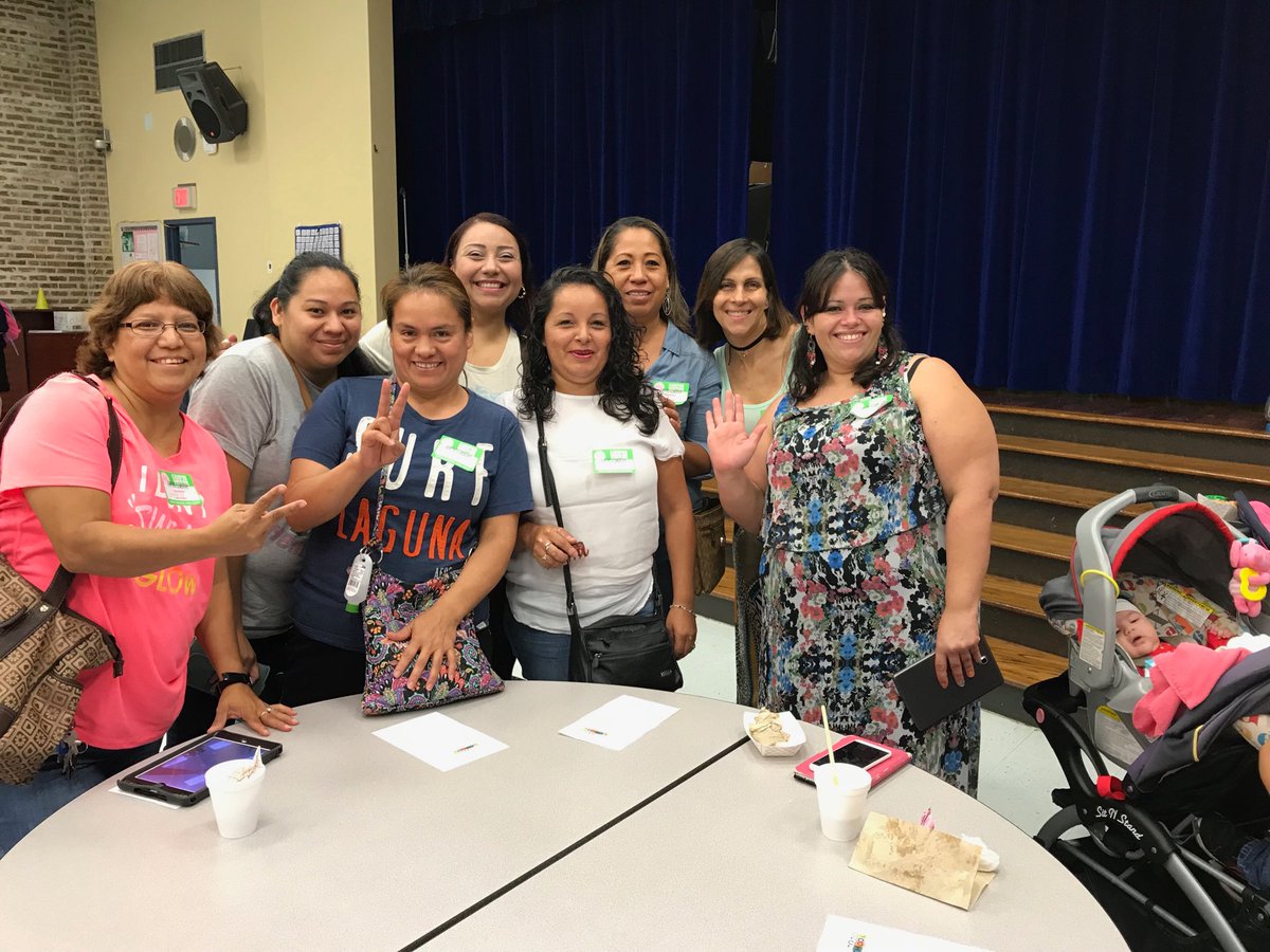 AshfordElem's tweet photo. Dual Language Meet &amp; Greet. Fun event for all! @HISDMultiPrgms @TeamHISD https://t.co/5z7jBHT2CY