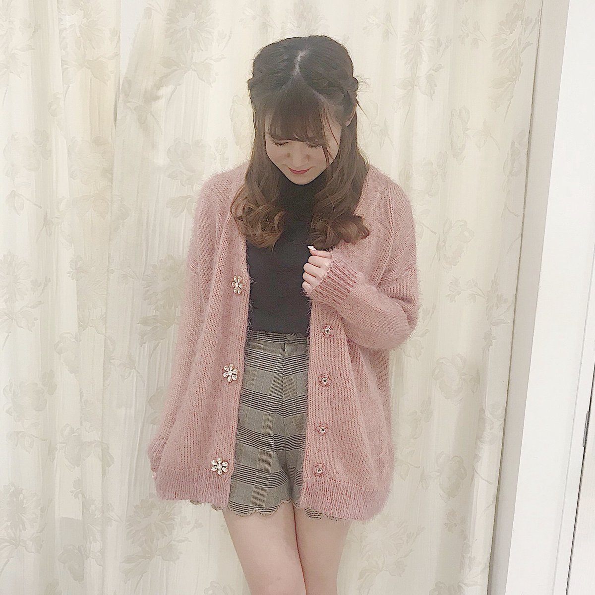 evelyn_tokyo's tweet photo. evelyn🍓渋谷109店

❤︎ coordinates ❤︎

新作のビジューがpointの
もふもふ
シャギーカーディガン…🐰💭🍒

ピンクのお色でも
甘すぎなく大人かわいく
着ていただけます🥂♡.･*

肌寒い今の時期にぴったり☃︎❄

cardigan♡6900 https://t.co/yeEmbyyOQZ