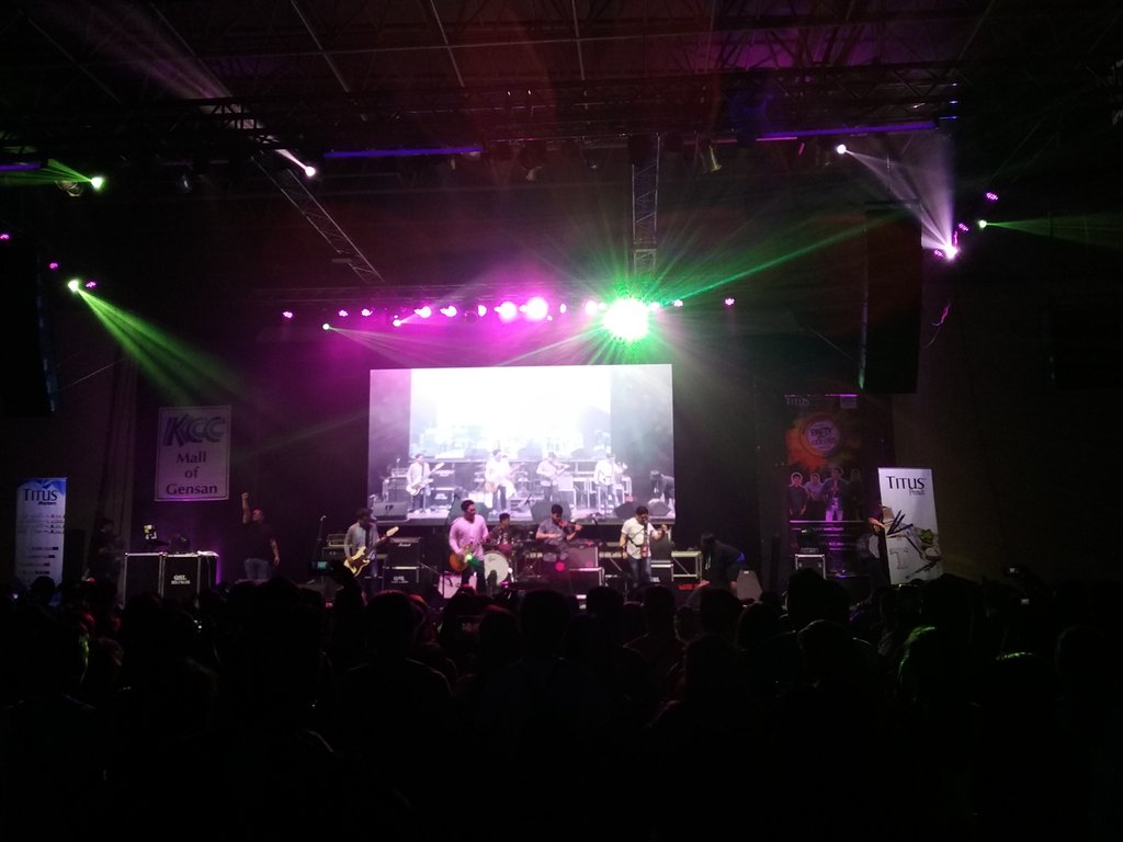 HiAprilJoyce's tweet photo. Rock in Roll to the world!!!
@silentsanctuary
#TitusWorldWide #tituspens #musicartFestival https://t.co/d9HWkoVckF