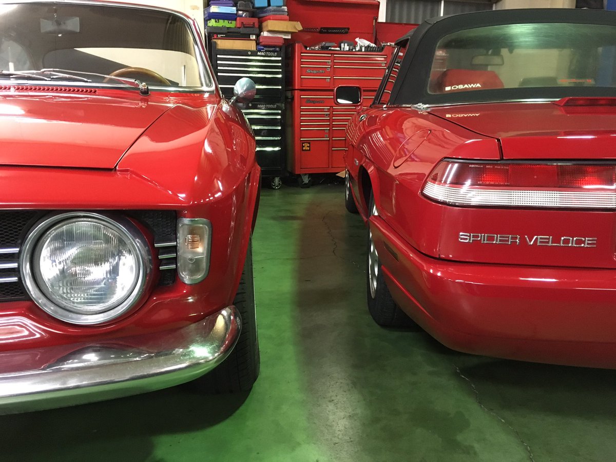 LussoCars's tweet photo. こんな並びで嵐の通過を待つLussoの中。今週はロメオの比率が高い。そして年式も旧い。#Giulia #spiderveloce https://t.co/gXmE8uXrB2