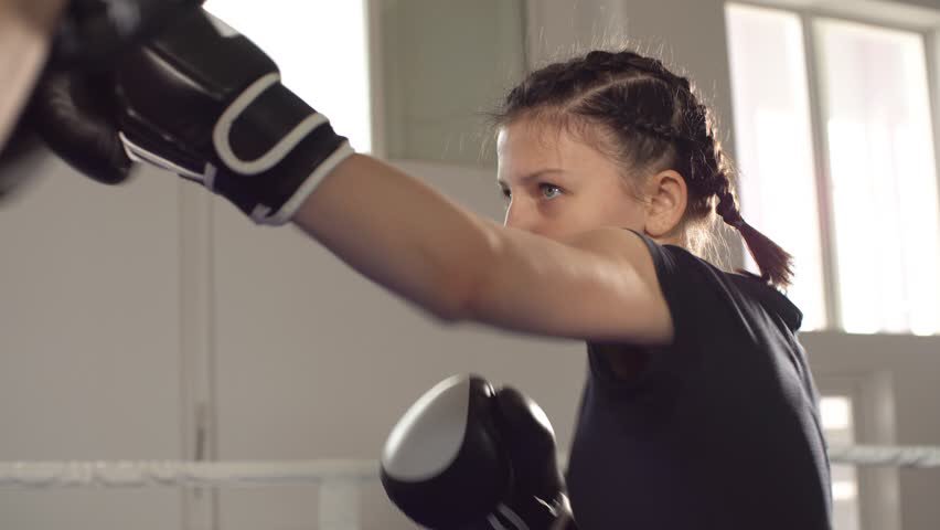 TCBLarissa's tweet photo. Would your daughter benefit from a pslositve healthy way to tackle school & exam stress, body confidence worries, peer pressures? Jan 2018 #SheBoxes is offering mother & daughter after school classes @HattonAcademy @ThisGirlCanUK #wellbeing #boxitout #empower https://t.co/liKfpN4tPl