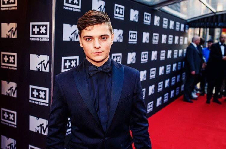 .<a href="/MartinGarrix/">MARTIN GARRIX</a> mag zich wéér de beste DJ ter wereld noemen! 🌍💫 Gefeliciteerd #MartinGarrix! 🔥 #DJMag #Top100DJs #Garrixers #TeamGarrix #AMF