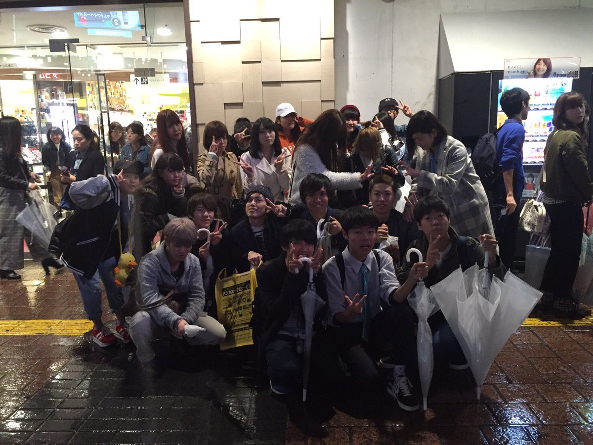 anonymous_TV_'s tweet photo. 雨の中本当にありがとうございました。
あんまり対応出来なかったり
雨だったりで踏んだり蹴ったりだったですが久々に皆んなに会えて良かったです。ありがとうございました。 https://t.co/ZH0a3CXMG0