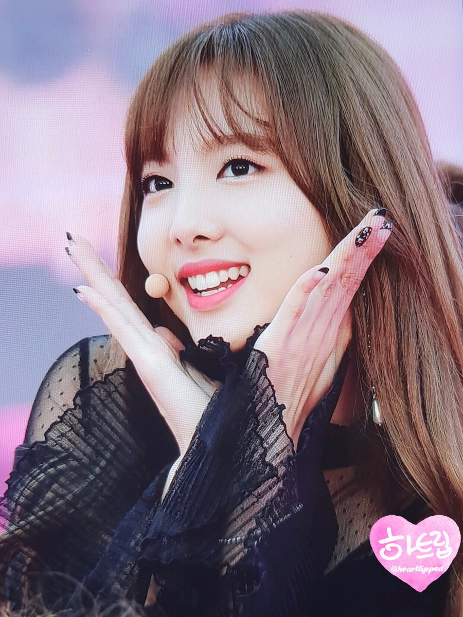 heartlipped's tweet photo. 171022 어디에 있든, 늘 최선을 다하는 네 모습을 보는건 너무 큰 기쁨이야 
고마워 💕
#Nayeon #나연 #TWICE https://t.co/HDOuyn9vDT