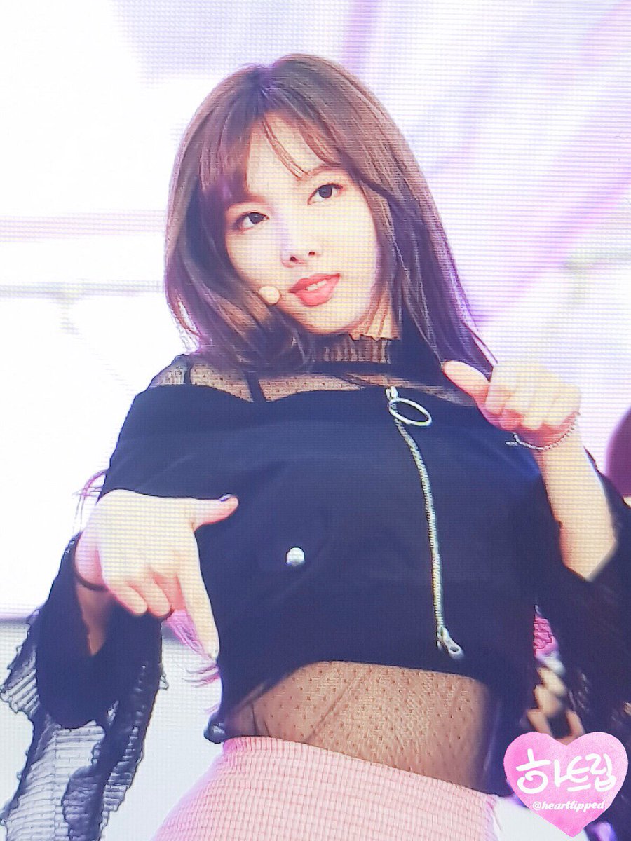 heartlipped's tweet photo. 171022 어디에 있든, 늘 최선을 다하는 네 모습을 보는건 너무 큰 기쁨이야 
고마워 💕
#Nayeon #나연 #TWICE https://t.co/HDOuyn9vDT