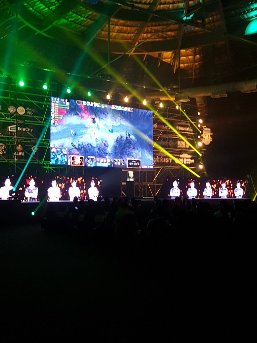 TMLasia's tweet photo. Ehome vs Execration game 2 #tml2017 https://t.co/S3oNOrTedc