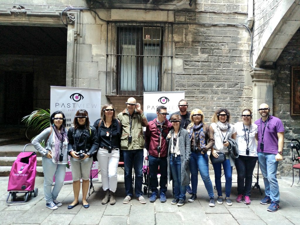 bcnTB's tweet photo. Algunos socios están a punto de empezar una ruta al pasado por #Barcelona con @PastView A que van muy futuristas?😎 https://t.co/DSCl5656qT