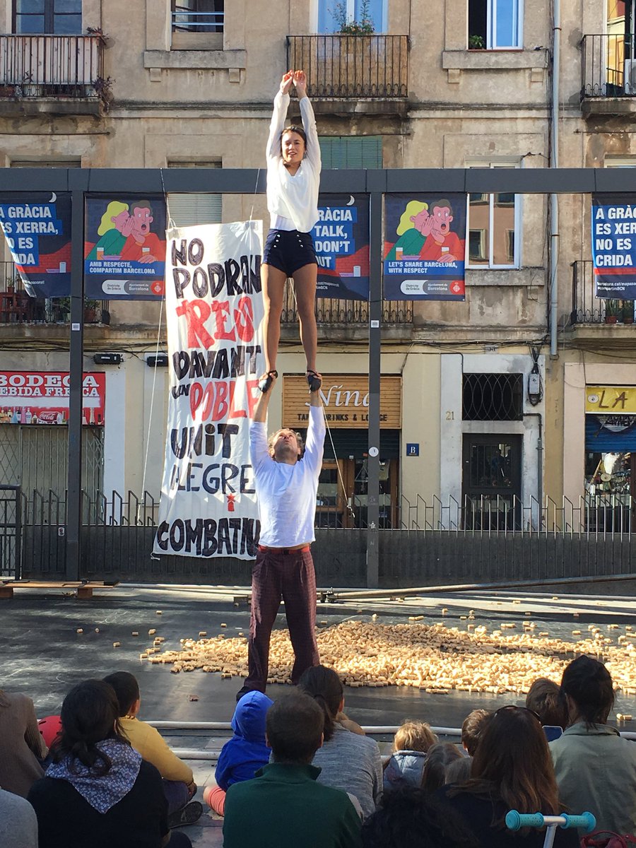 lacalin's tweet photo. Avui fem plaça amb @cuncurulla #circant #circ @Bcn_Gracia https://t.co/hb4JEZZA6o