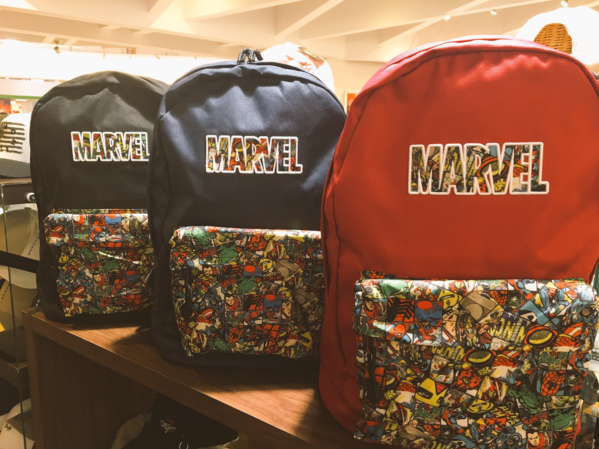 تويتر Cap Star على تويتر Marvel 大人用リュック 作りは全体的にシンプルですが ポケットとmarvelのロゴにヒーローたちがデザインされているので 目を引きます 全3色です 3500 Tax キャナルシティ博多 リュック Marvel キャップスター Capstar تويتر Cap Star على تويتر Marvel 大人用リュック 作りは全体的にシンプルですが ポケットとmarvelのロゴにヒーローたちがデザインされているので 目を引きます 全3色です 3500 Tax キャナルシティ博多 リュック Marvel キャップスター Capstar