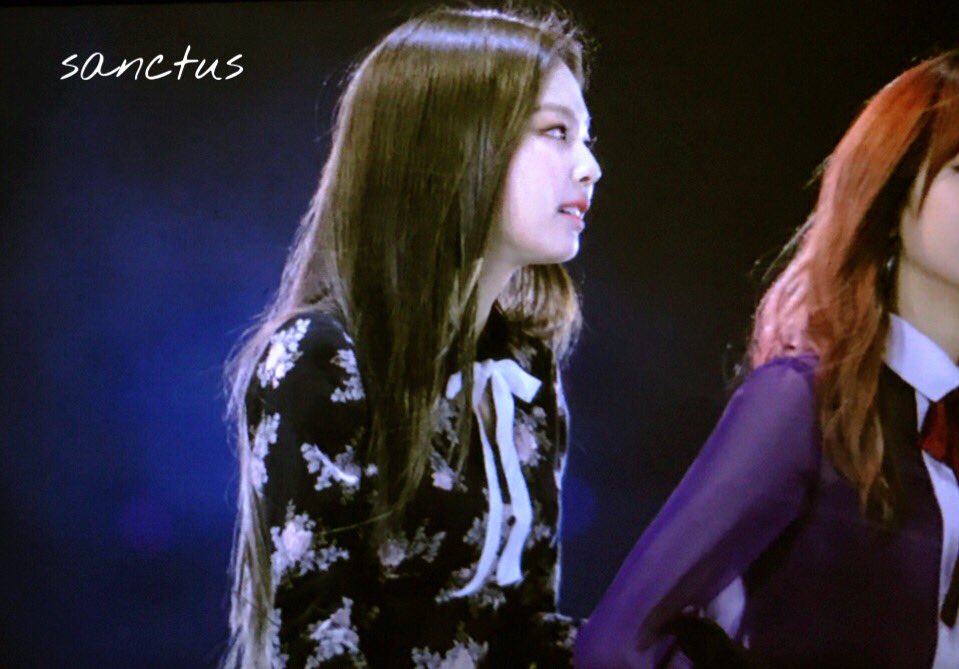 sanctus116's tweet photo. 171022 BOF 프리뷰 로제 제니
#BLACKPINK #JENNIE #ROSÉ https://t.co/YDxFHRvuvc