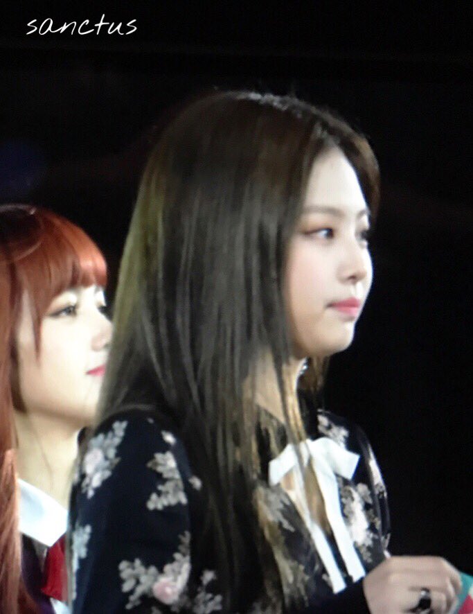 sanctus116's tweet photo. 171022 BOF 프리뷰 로제 제니
#BLACKPINK #JENNIE #ROSÉ https://t.co/YDxFHRvuvc