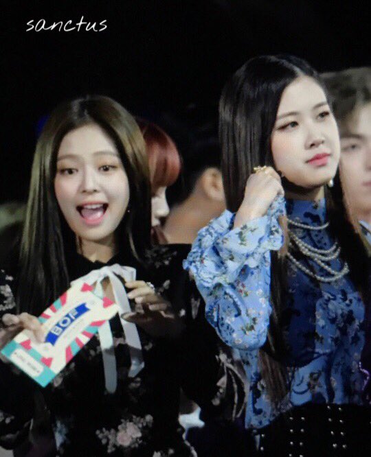 sanctus116's tweet photo. 171022 BOF 프리뷰 로제 제니
#BLACKPINK #JENNIE #ROSÉ https://t.co/YDxFHRvuvc
