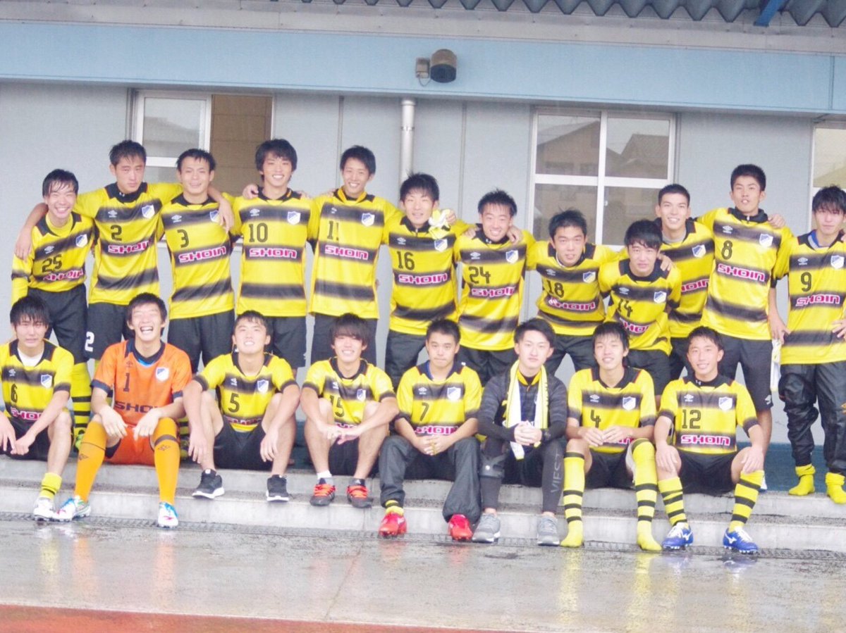 fukkydayo's tweet photo. 松蔭高校サッカー部を引退しました
膝怪我してからの3ヶ月間、部活やめなくてよかったって思えることばっかで本当楽しかった
みんなと同じピッチに立ってボールを蹴りたかったけど、みんなが本気でサッカーしてる姿を近くで見れて、サポートできて最高に幸せでした
みんなが大好きです
ありがとう https://t.co/DIF7DA8TJF