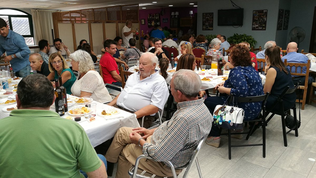 lacenademalaga's tweet photo. Muy buena jornada de convivencia la vivida ayer en nuestra casa hermandad, cuyo objetivo era hacerlo con nuestras familias. https://t.co/j8EoxFZe3n