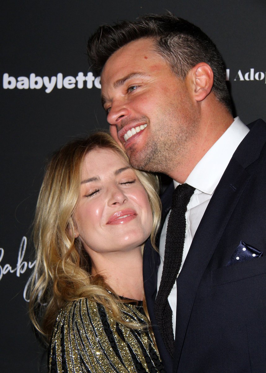 lovedearest's tweet photo. 16 HQ Pics of Tom at the Baby Ball Gala last night! #TomWelling https://t.co/BqRyJtdAi5 https://t.co/qFlVElrZk5