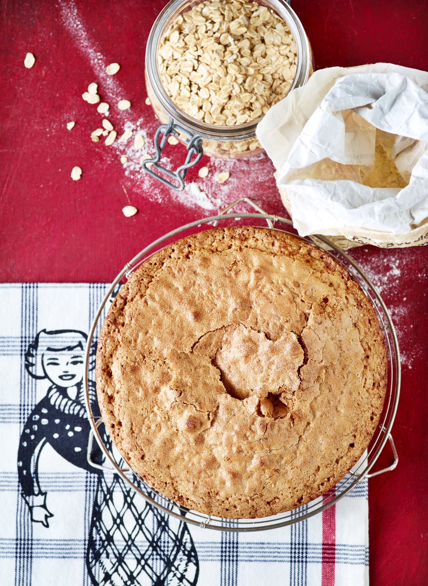 Zondag: taartdag! Leve de warme bakkers en leve de havermouttaart van mijn mama Anny! #wouldbechef wouldbechef.be/recept/havermo…