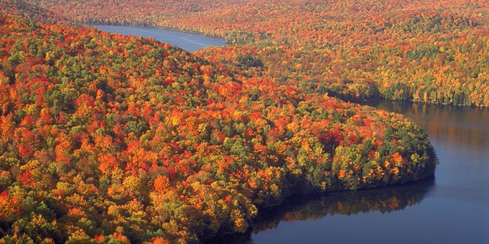 Julestravel's tweet photo. #Autumn #holidays to beautiful #destinations head to #USA #NewEngland for #coloursofthefall https://t.co/rYien3oCO9 https://t.co/1g5TfMFqv6