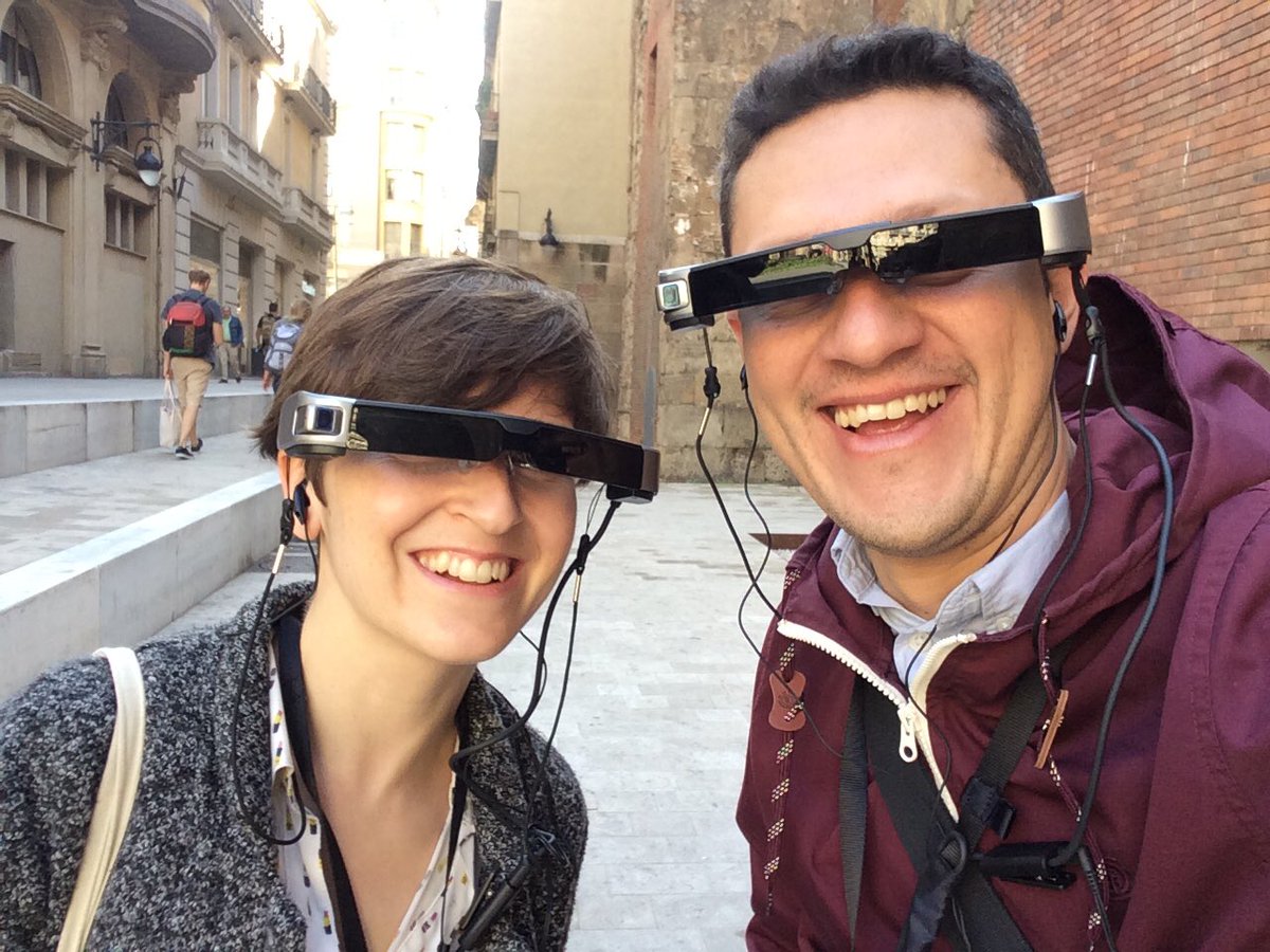 roadmovingblog's tweet photo. Viajando al pasado con accesorios futuristas durante la #PastViewExperience. Una forma distinta de descubrir Barcelona... https://t.co/JQt2tpqIkI