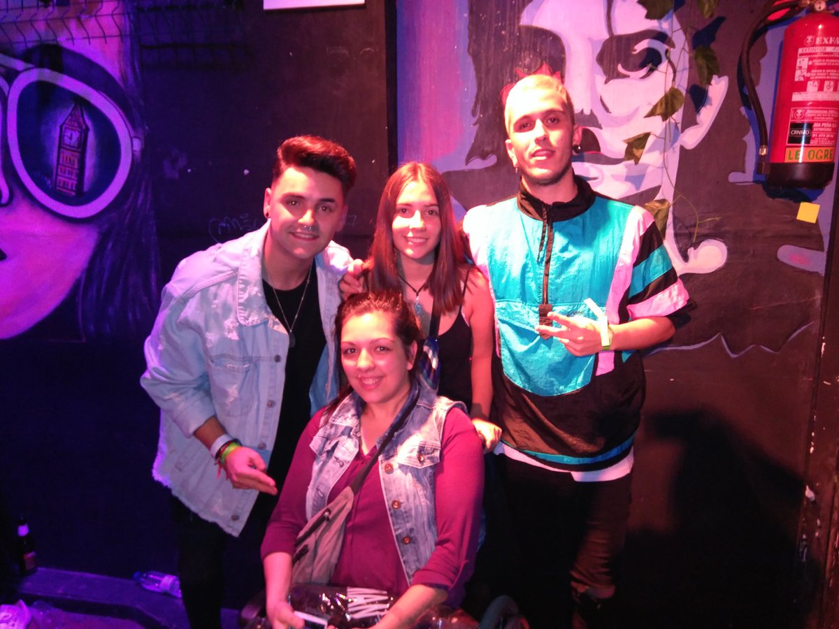 AndreaArance25's tweet photo. Dos días seguidos increíbles con @MaarttsSoa 💛💜 #DiriTour #CCME @OfficialCritika @OfficialSaik @TonyAguilarOfi GRACIAS 😘 https://t.co/VhvlG9iSWL