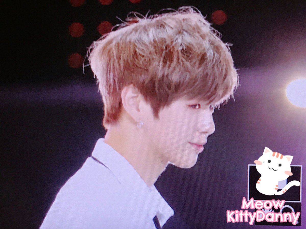 KittyDanny1210's tweet photo. 171022，BOF. Gentle Dan～～#강다니엘 #kangdaniel #姜丹尼尔 #wannaone #워너원 https://t.co/IrP4OOdGLI