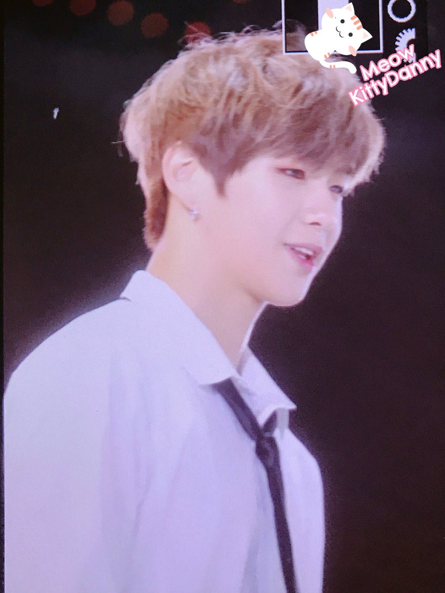 KittyDanny1210's tweet photo. 171022，BOF. Gentle Dan～～#강다니엘 #kangdaniel #姜丹尼尔 #wannaone #워너원 https://t.co/IrP4OOdGLI
