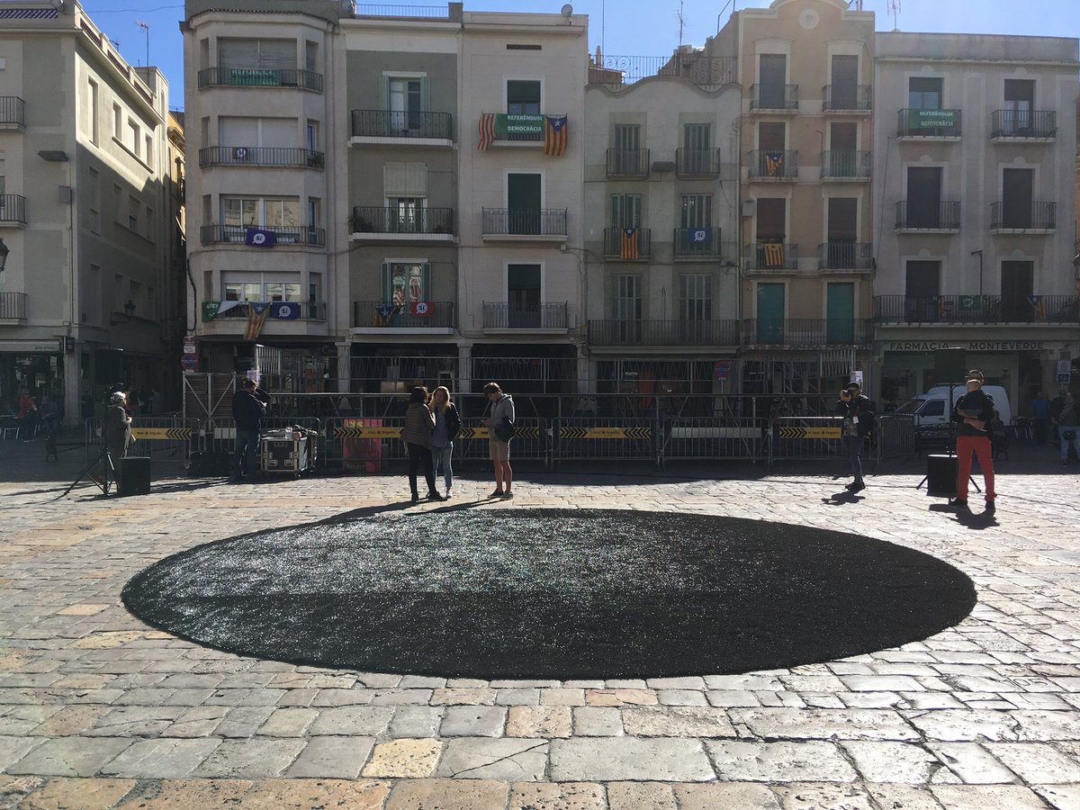 ReusCultura's tweet photo. A les 13 h al Mercadal comença “Orbis” de @humanhooddance, no us podeu perdre el darrer espectacle de carrer del #COSReus! #Femcultura https://t.co/fBX81iqmvz