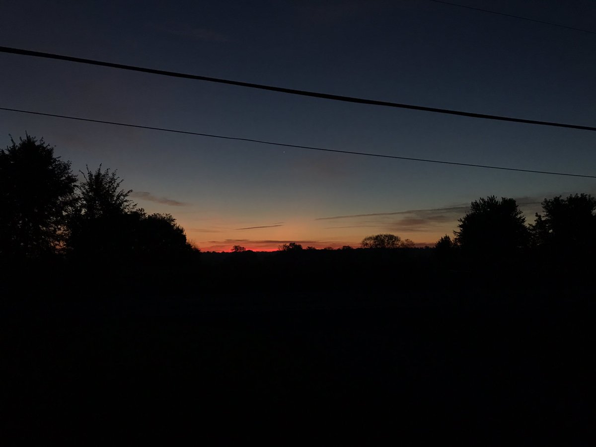 Emmalaineee's tweet photo. Incredible sunrise https://t.co/zfBbVzoB7W