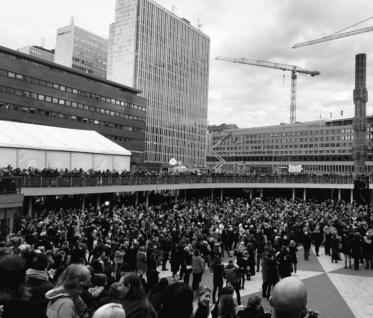 kljungros's tweet photo. Denna veckas engagemang kring #metoo är bland det mest hoppfulla jag sett under 20 år som feminist, är övertygad om att förändring följer https://t.co/DuGz1VNmY4