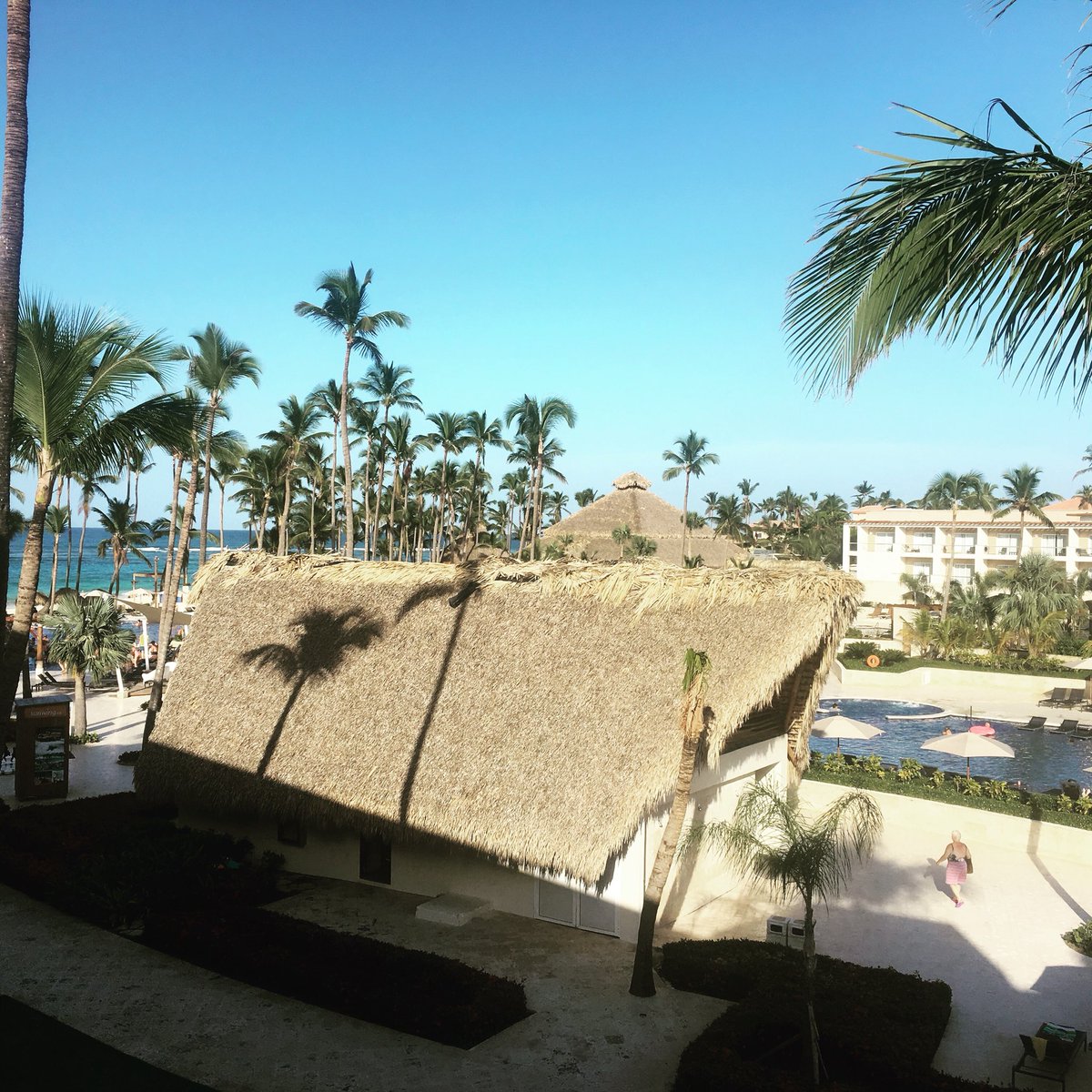 TheLewisLye's tweet photo. Tweeting from the Caribbean! https://t.co/FM5enufUOS
