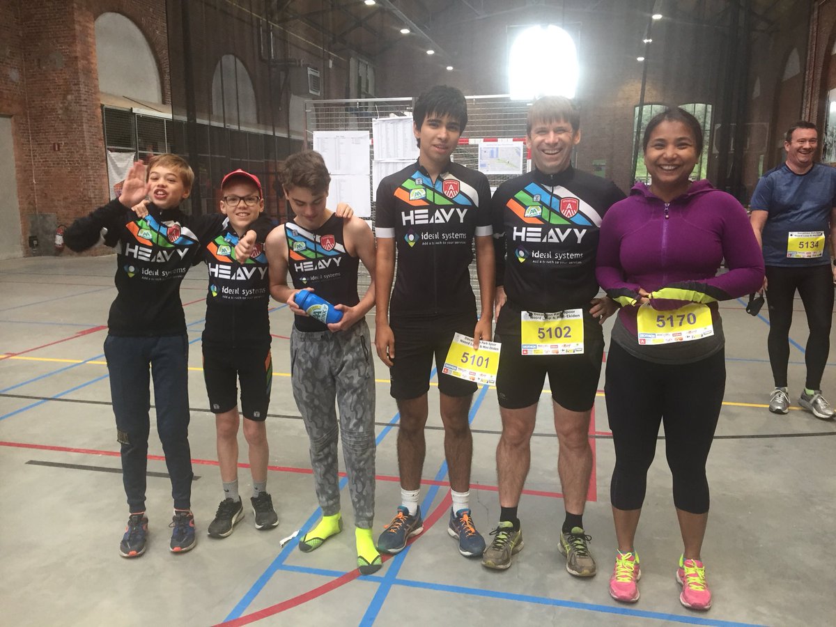 AtriaCharles's tweet photo. ATRIACERS klaar voor de Decathlon Park Spoor Noord loop Go go go #forzAtriac #sportersbelevenmeer https://t.co/ymnpZaeLAI