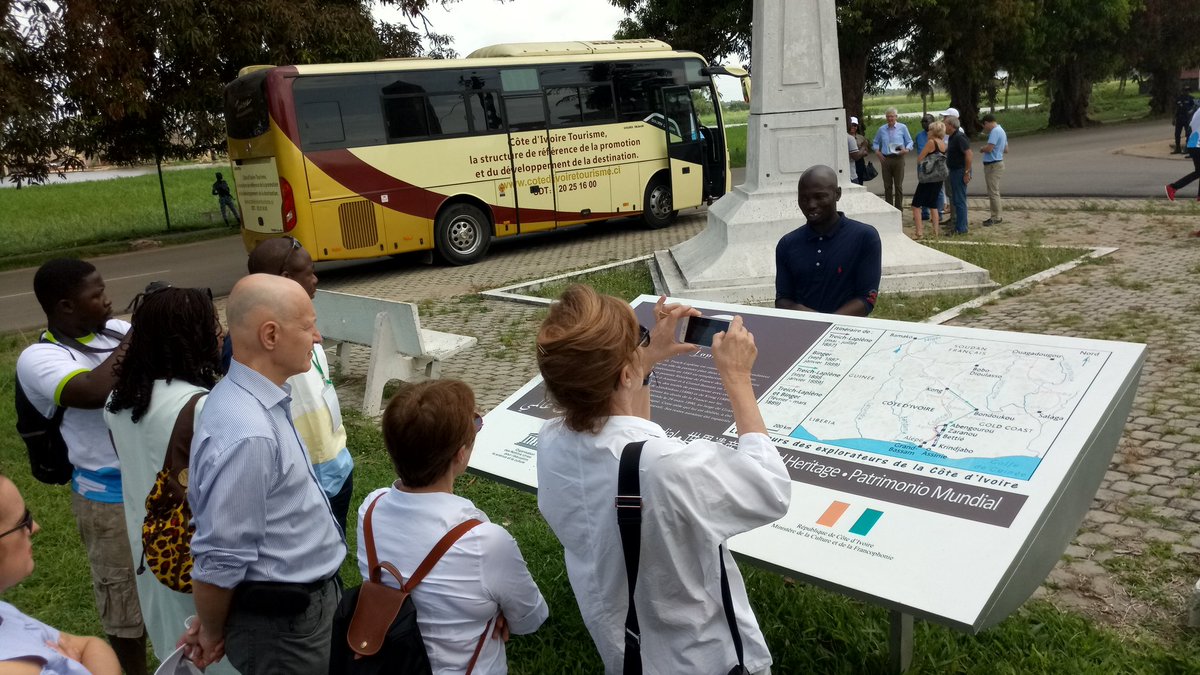 AirCI_Officiel's tweet photo. Les différentes délégations de l'ATAF découvrent l'histoire de Treich Laplene, Fondateur de la colonie de #CIV. #ATAF17 #AirCI https://t.co/n2X6QiMsBz