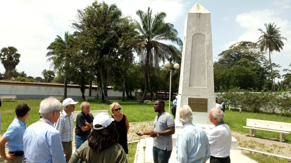 AirCI_Officiel's tweet photo. Les différentes délégations de l'ATAF découvrent l'histoire de Treich Laplene, Fondateur de la colonie de #CIV. #ATAF17 #AirCI https://t.co/n2X6QiMsBz